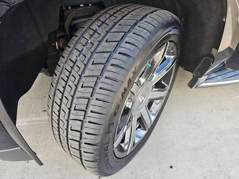 Used 2016 Cadillac Escalade ESV Luxury image 31