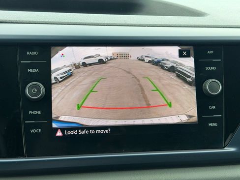 Used 2022 Volkswagen Taos SE FWD image 19