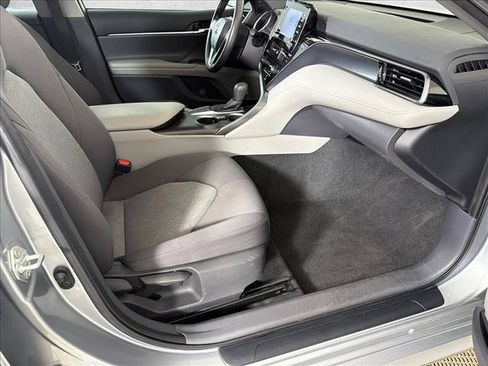 Used 2022 Toyota Camry LE w/ Convenience Package FWD image 14