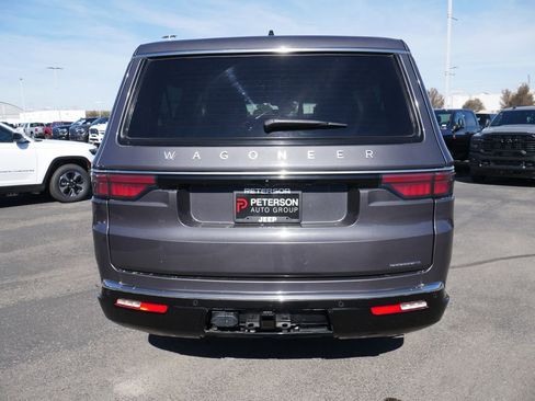 Certified 2024 Jeep Wagoneer L Series III w/ Flexible Seating Group image 23