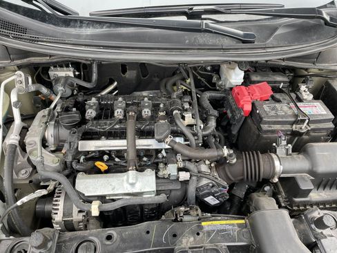 Used 2025 Nissan Versa SV image 31