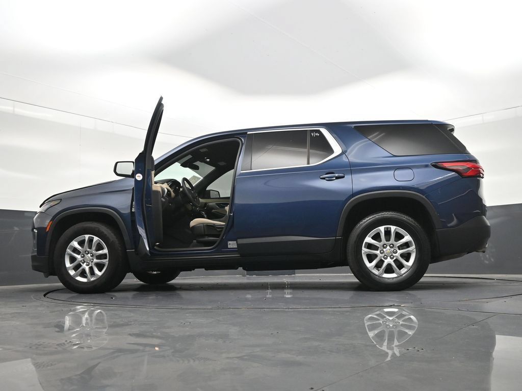 Used 2023 Chevrolet Traverse LS FWD image 26