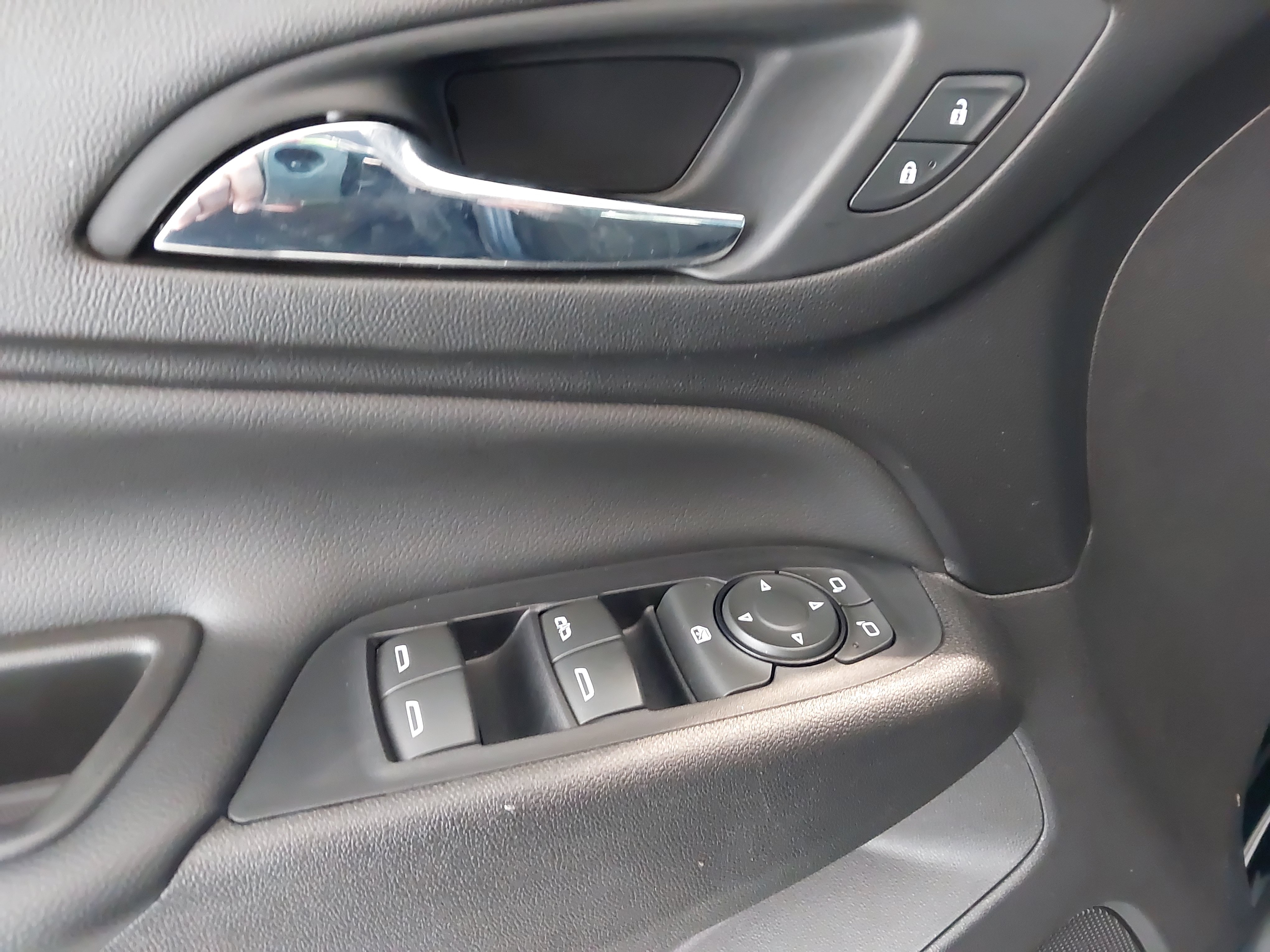 Used 2019 Chevrolet Equinox LT FWD image 25