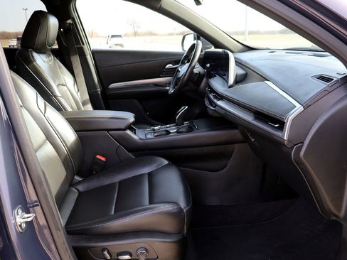 Used 2025 Cadillac XT4 Premium Luxury FWD image 12