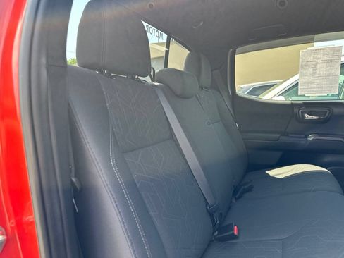 Used 2017 Toyota Tacoma TRD Sport w/ Tow Package (A/T) AWD/4WD image 33