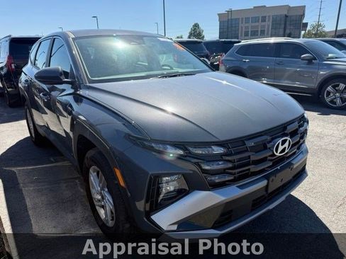 Used 2025 Hyundai Tucson SE AWD/4WD image 9