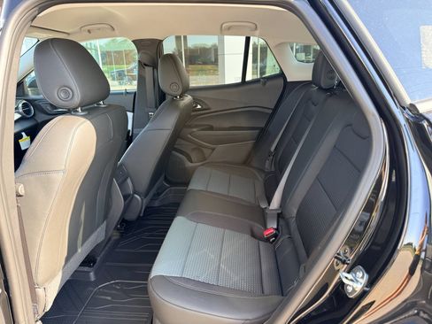 Used 2026 Chevrolet Trax LT w/ LT Convenience Package FWD image 12