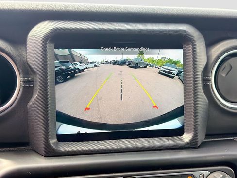 Used 2022 Jeep Wrangler Unlimited Sahara w/ LED Lighting Group AWD/4WD image 29