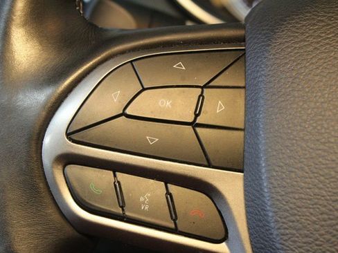 Used 2019 Jeep Cherokee Limited w/ Luxury Group image 22