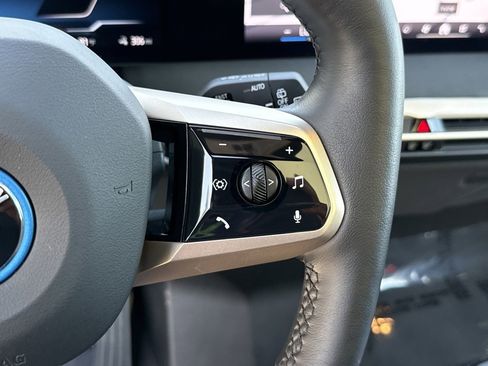 Used 2025 BMW iX xDrive50 image 26