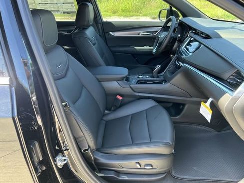 New 2025 Cadillac XT6 Luxury image 24