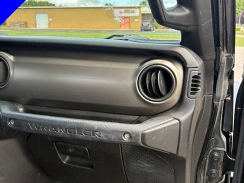 Used 2018 Jeep Wrangler Sport AWD/4WD image 31