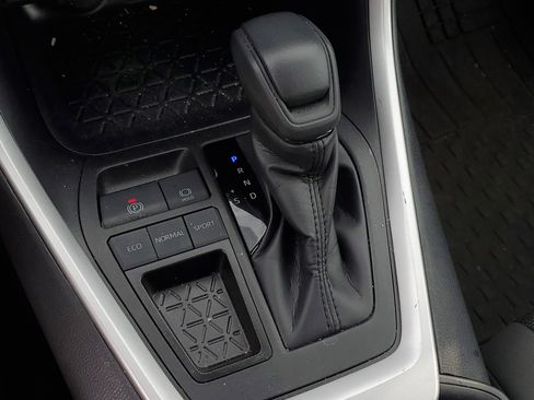 Certified 2025 Toyota RAV4 LE image 26