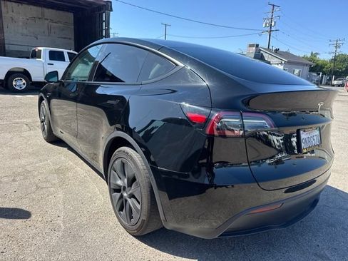 Used 2024 Tesla Model Y 2WD image 7