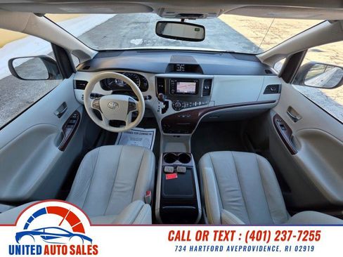 Used 2013 Toyota Sienna XLE image 15