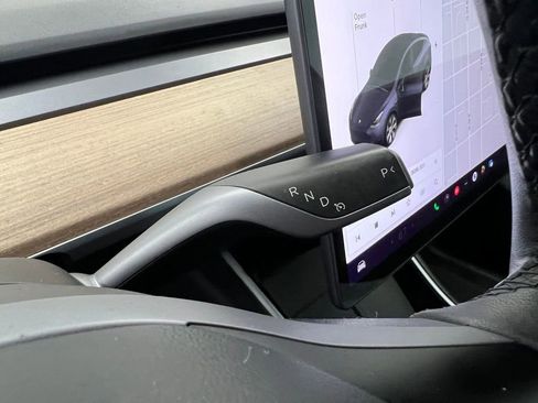 Used 2021 Tesla Model Y Long Range image 16