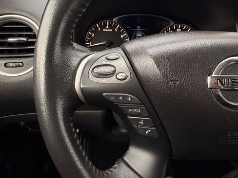 Used 2020 Nissan Pathfinder SV image 11