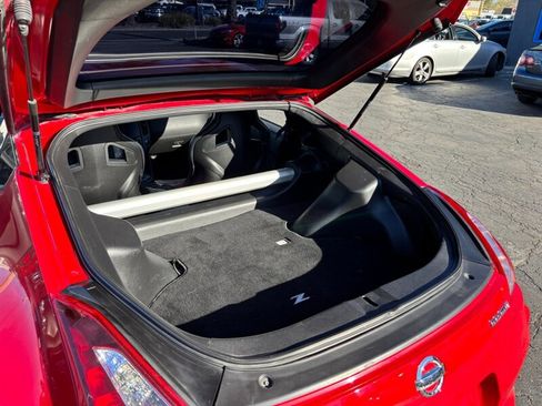 Used 2017 Nissan 370Z NISMO RWD image 11