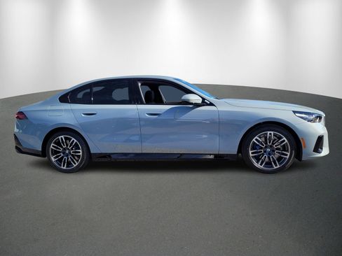 Used 2026 BMW 530i w/ M Sport Package image 8