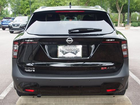 Used 2025 Nissan Kicks SR AWD/4WD image 6