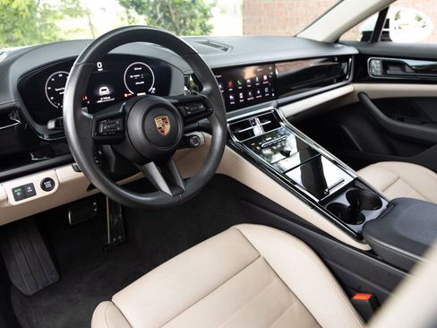 Certified 2025 Porsche Panamera w/ Premium Package RWD image 4