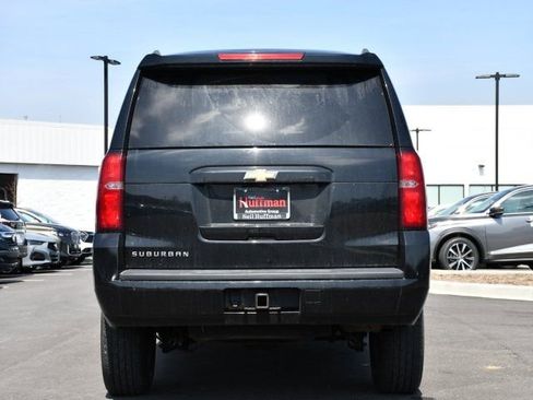 Used 2018 Chevrolet Suburban LT image 6