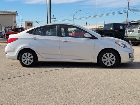 Used 2017 Hyundai Accent SE image 6