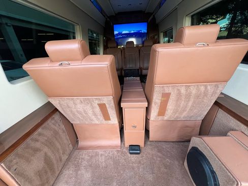 Used 2019 Mercedes-Benz Sprinter 144 image 41