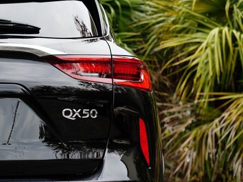 Used 2023 INFINITI QX50 Luxe image 8