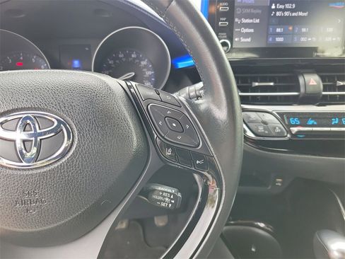 Used 2020 Toyota C-HR LE image 28