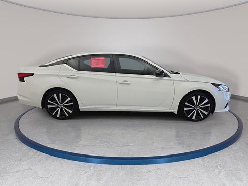 Certified 2021 Nissan Altima 2.5 SR w/ SR Premium Package FWD image 4