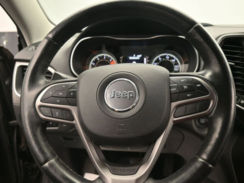 Used 2019 Jeep Cherokee Latitude Plus w/ Comfort/Convenience Group AWD/4WD image 20