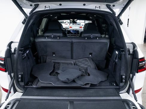 Used 2025 BMW ALPINA XB7 image 8