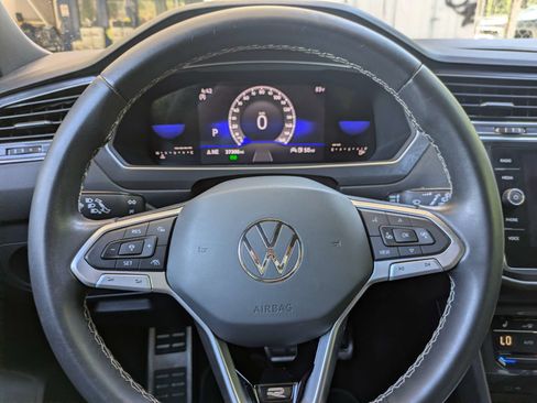 Used 2023 Volkswagen Tiguan SE R-Line FWD image 21