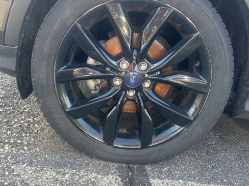 Used 2017 Ford Escape SE w/ SE Sport Appearance Package FWD image 8