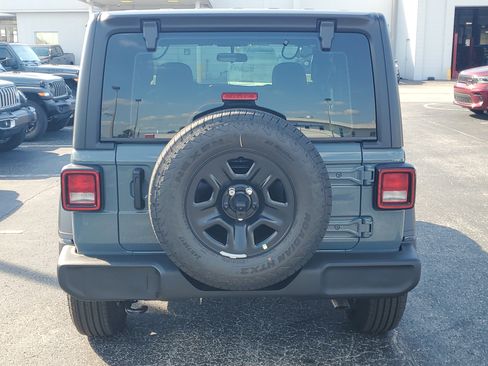 Used 2026 Jeep Wrangler Sport AWD/4WD image 6