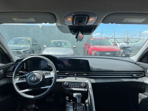 Used 2025 Hyundai Elantra SEL image 34