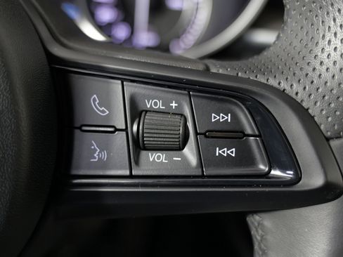 Used 2023 Alfa Romeo Stelvio Ti image 40