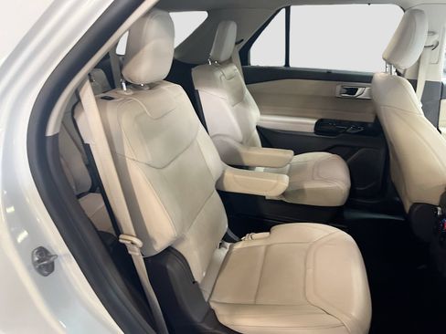 Used 2024 Ford Explorer Platinum w/ Technology Package AWD/4WD image 28