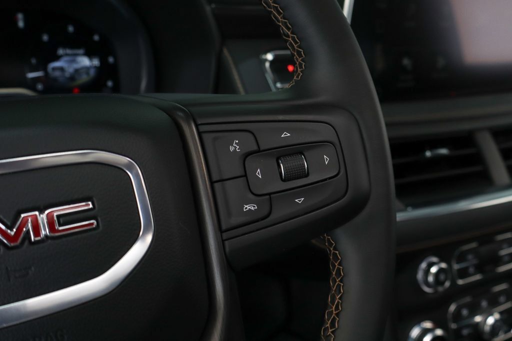 Used 2024 GMC Yukon AT4 w/ Technology Package AWD/4WD image 27