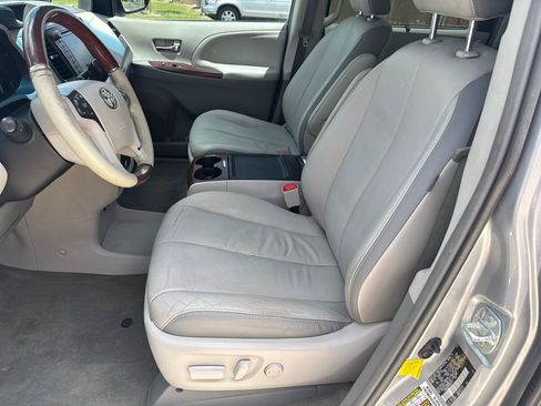 Used 2013 Toyota Sienna Limited w/ Premium Pkg AWD/4WD image 36