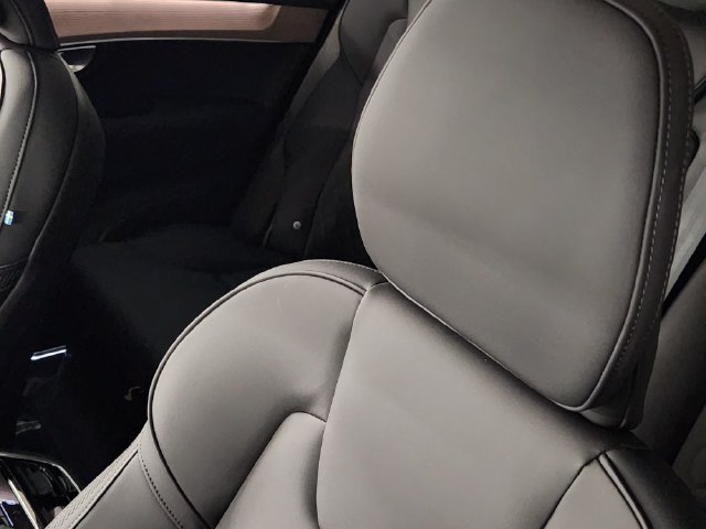 New 2026 Volvo XC90 T8 Plus w/ Protection Package Premier AWD/4WD image 15