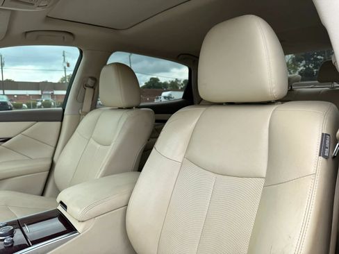 Used 2016 INFINITI Q70 L 3.7 RWD image 12