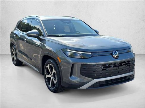 New 2026 Volkswagen Tiguan SE FWD image 3