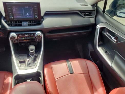 Used 2021 Toyota RAV4 XLE image 16