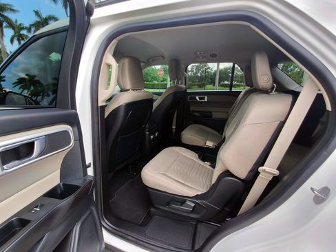 Used 2020 Ford Explorer XLT RWD image 13