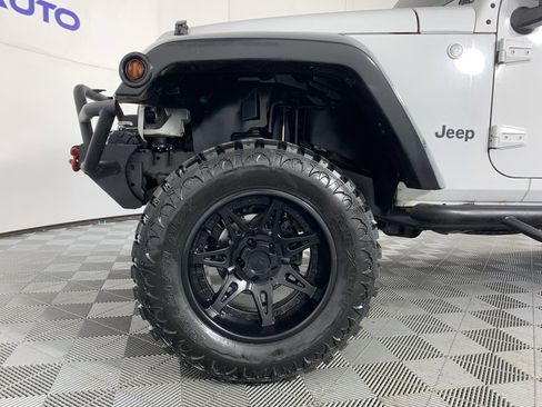 Used 2014 Jeep Wrangler Unlimited Sport w/ Max Tow Package AWD/4WD image 12
