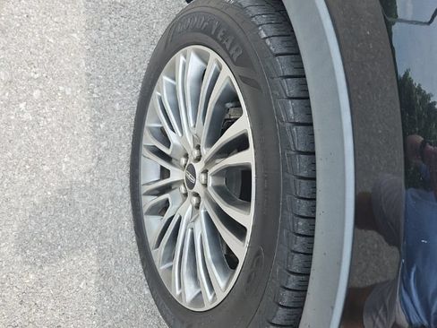 Used 2017 Lincoln MKX Reserve w/ Lincoln MKX Climate Package FWD image 13