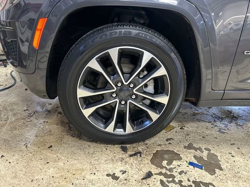Used 2023 Jeep Grand Cherokee Overland w/ Adv Protech Group III AWD/4WD image 11
