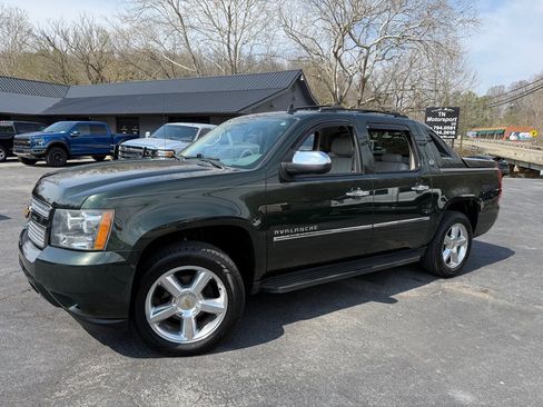 Used 2013 Chevrolet Avalanche LTZ image 6